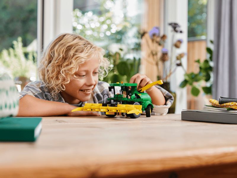 LEGO Technic 42168 Kŕmny kombajn John Deere 9700 2